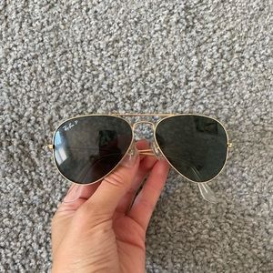 Gold Polarized Aviator Ray Bans. In great condition